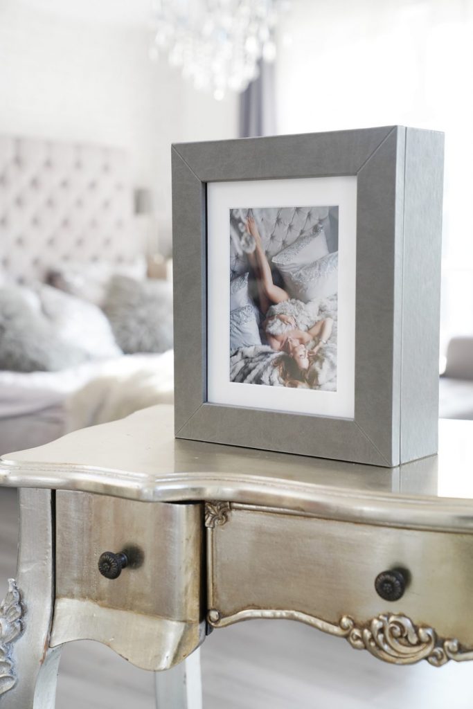 Display your photoshoot images in a beautiful Reveal box